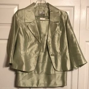 Green suit sz 8